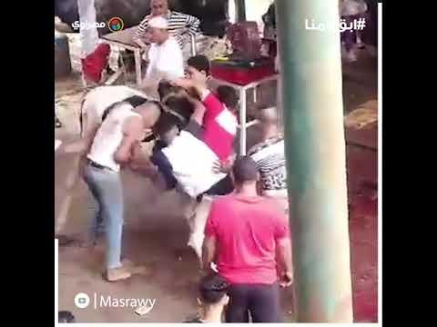 المصريون يحتفلون بعيد الأضحى أمام محال الجزارة