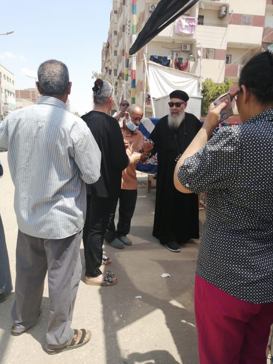 وكيل مطرانية السويس عقب الادلاء بصوته 