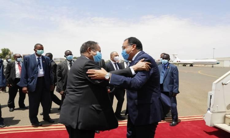 مصطفى مدبولي يصل إلى السودان