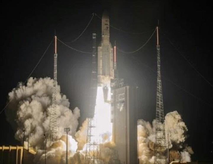  إطلاق الصاروخ "اريان 5" من مركز كورو الفضائي في غ
