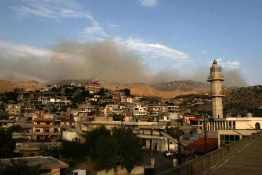 تصاعد الدخان في محيط قرية كفرشوبا اللبنانية عقب ال