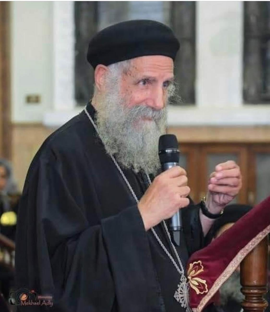 القمص لوقا سيداروس كاهن كنيسة مارمرقس