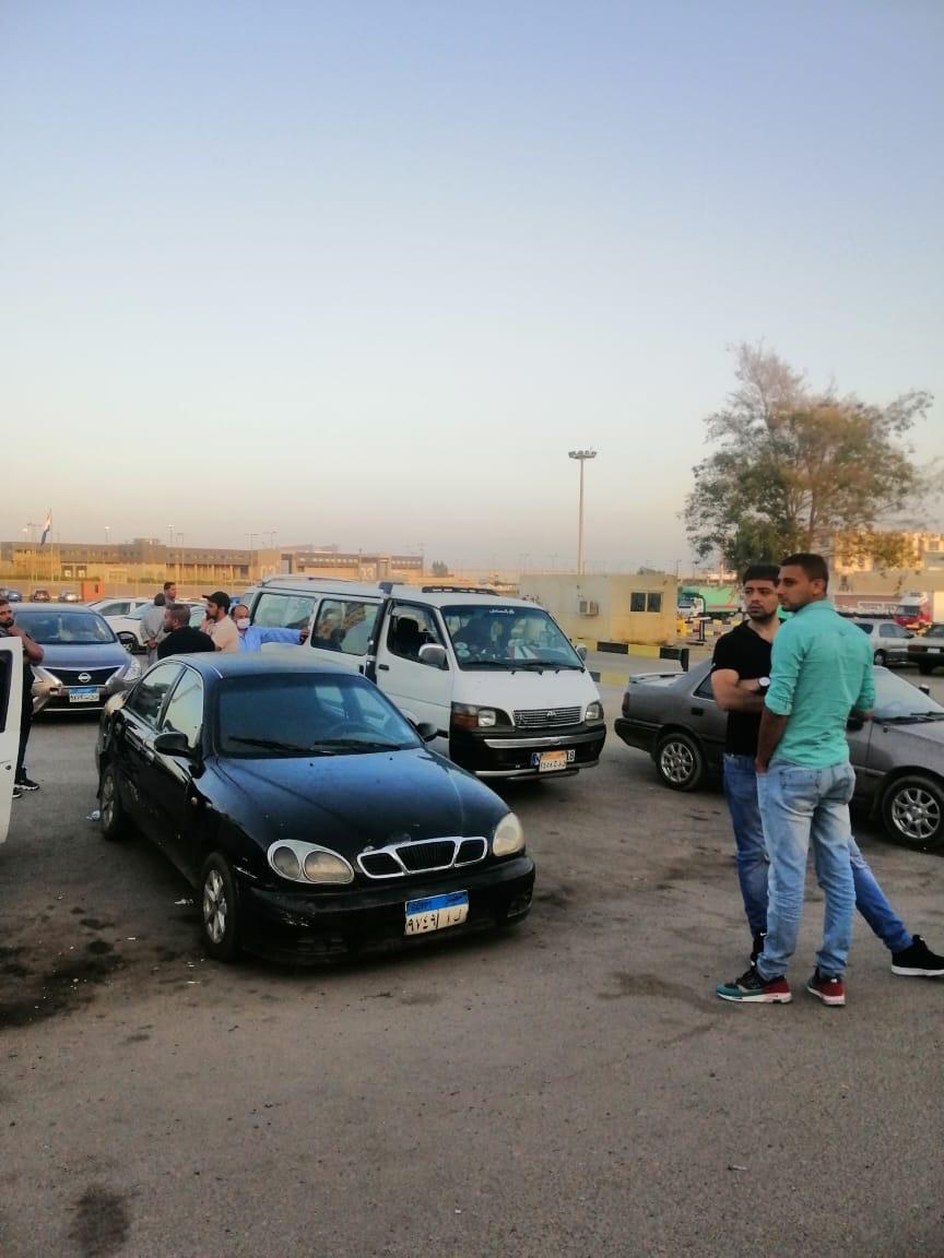 أهالي الضحايا يصلون مطار القاهرة لاستلام الجثامين