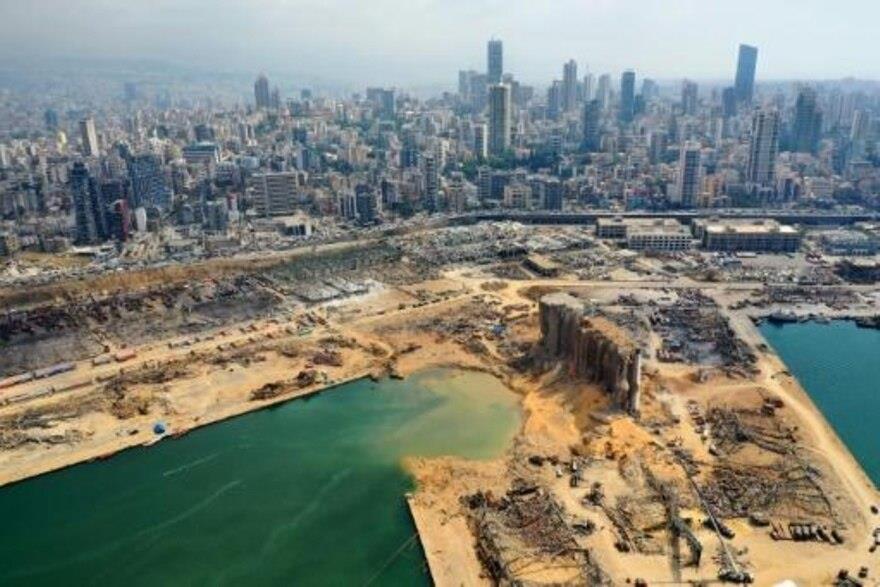 اثار انفجار مرفأ العاصمة اللبنانية بيروت