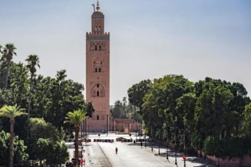 ساحة جامع الفناء الشهيرة في مراكش خالية