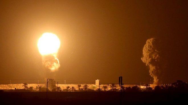 أطلقت حماس وابلا من الصواريخ في اتجاه إسرائيل وردت