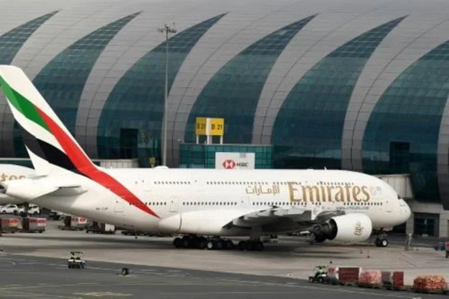  طائرة تابعة لشركة "طيران الإمارات" في مطار دبي