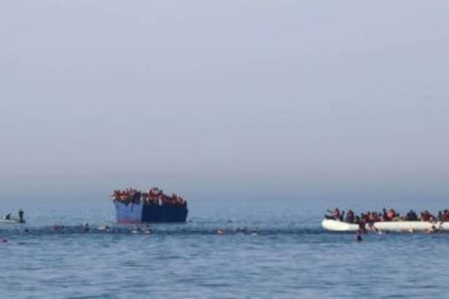  إنقاذ 143 مهاجر غير شرعي