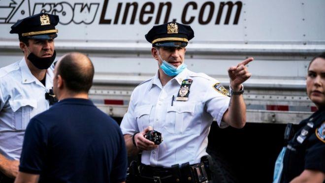 شرطة نيويورك وجدت الناس يفرون في كل اتجاه