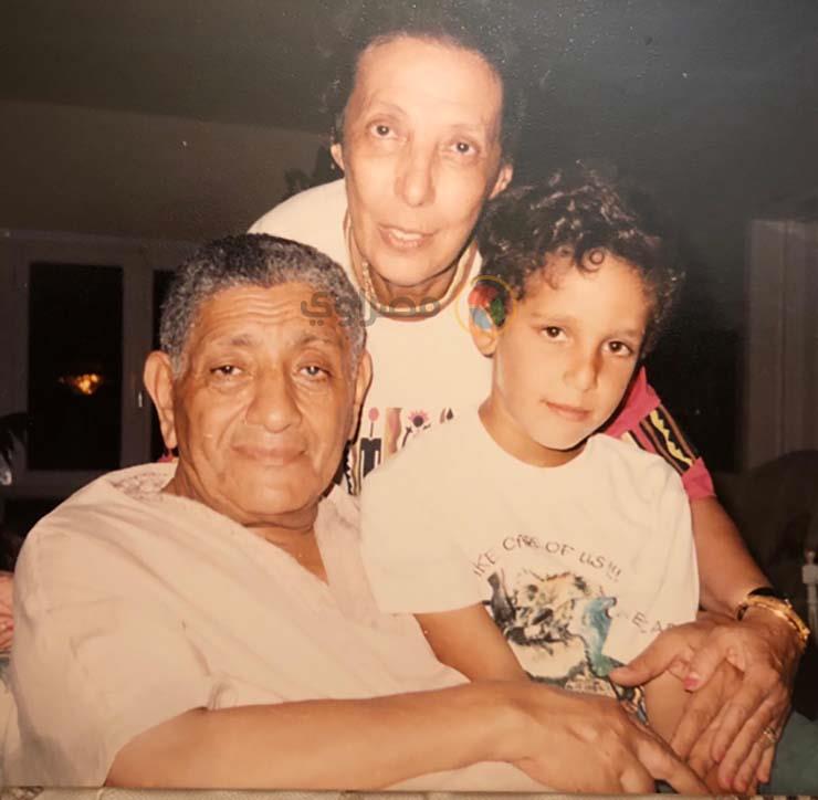 جاليري- الكاتبة الراحلة نُتَيْلة راشد وزوجها عبد التواب يوسف وحفيدهما