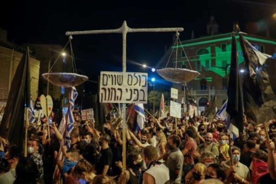   إسرائيليون يتظاهرون ضد رئيس الوزراء بنيامين نتان
