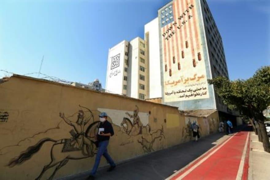  جدارية مناهضة للولايات المتحدة في أحد شوارع طهران
