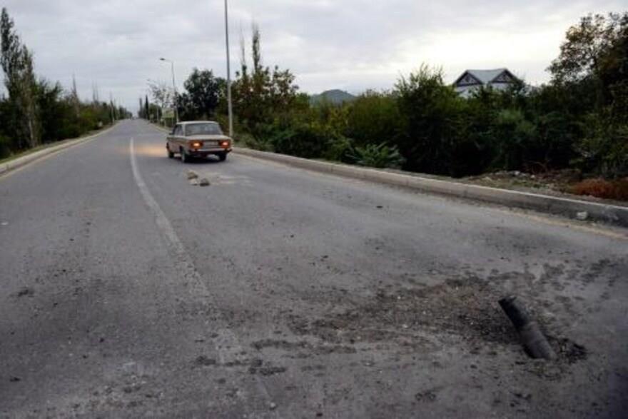 صاروخ سقط دون أن ينفجر على طريق قرب مدينة ترتار، خ