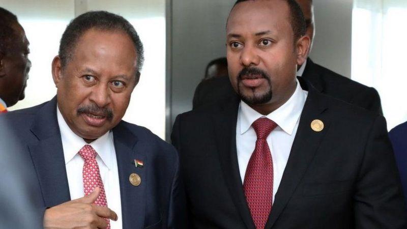 رئيس الوزراء الإثيوبي أبي آحمد (إلى اليمين) ورئيس 