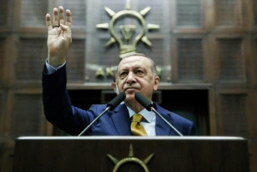 الرئيس رجب طيب إردوغان أثناء لقاء مع نواب حزبه الح