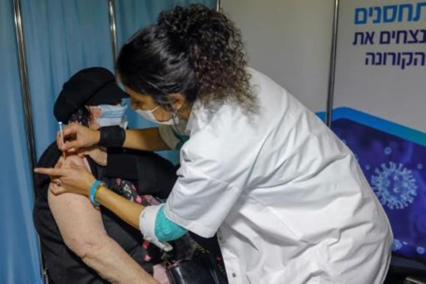 تطعيم 224 ألفا ضد كورونا في يوم واحد في اسرائيل