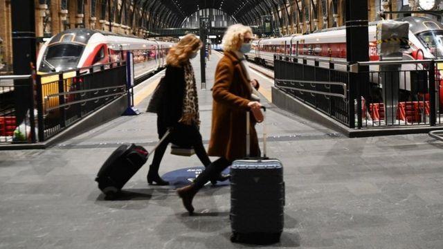 لندن تفرض غرامة على من لا يرتدي الكمامة في المواصل