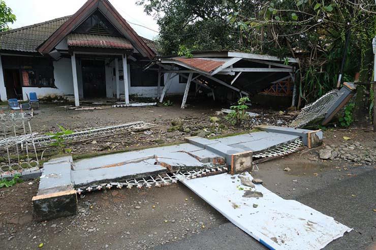 اثار زلزال جزيرة سولاويسي بإندونيسيا أرشيفية