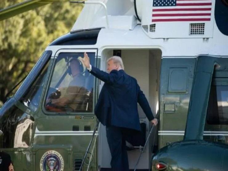  دونالد ترامب خلال صعوده الى متن المروحية الرئاسية