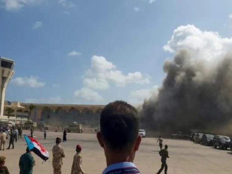 الدخان يتصاعد من مطار عدن