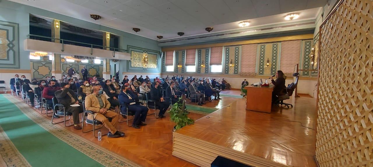 أثناء تلقي الموظفين التدريب