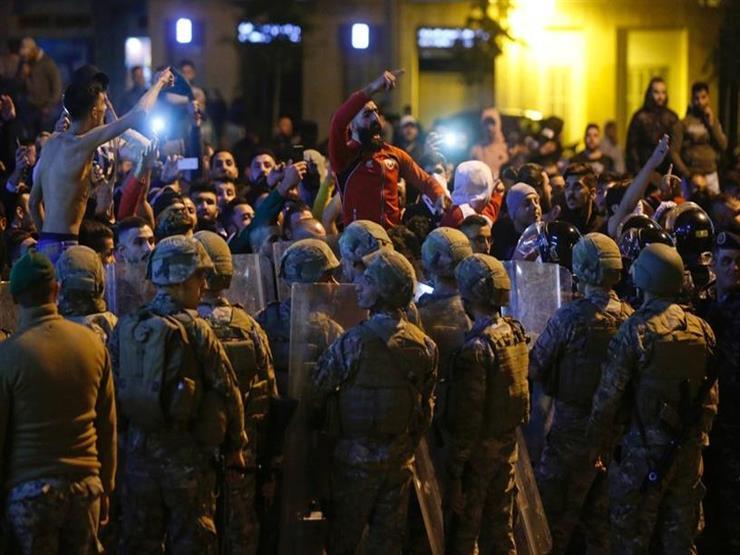 المتظاهرين اللبنانيين والشرطة في طرابلس