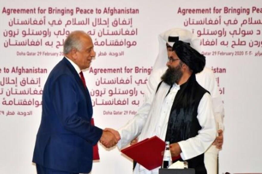 مفاوضين من الحكومة الافغانية وحركة طالبان في الدوح