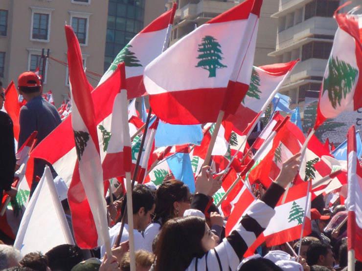لبنانيون يتظاهرون