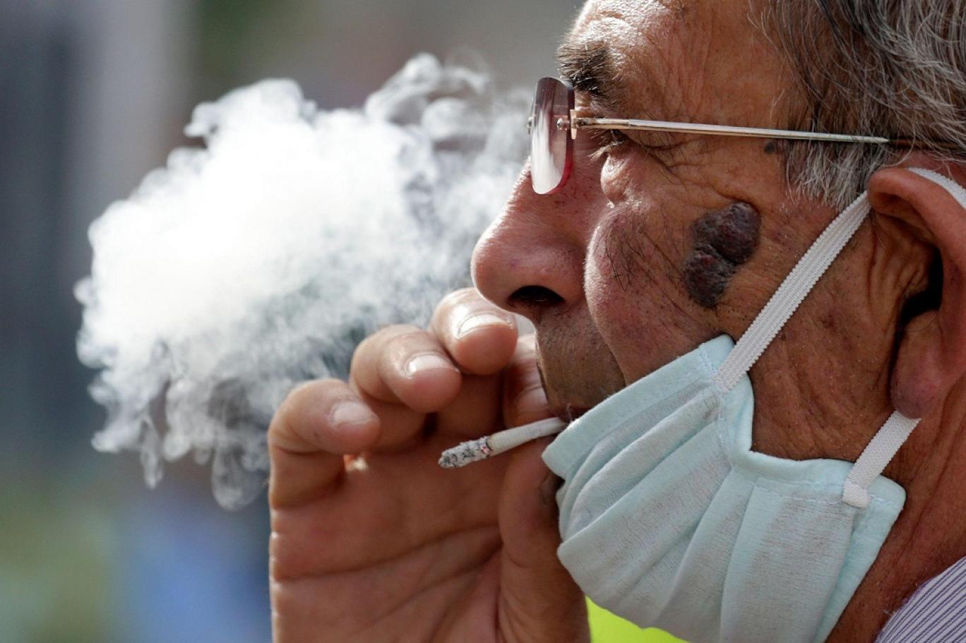 تعاطي التبغ يزيد من احتمالية انتقال فيروس كورونا