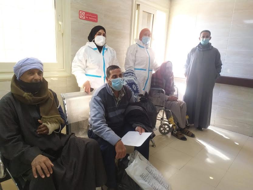 تعافي7 مصابين بكورونا من مستشفى الأقصر العام