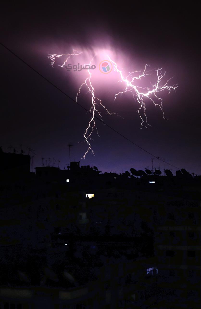 برق ورعد وأمطار على مصر فجر اليوم 