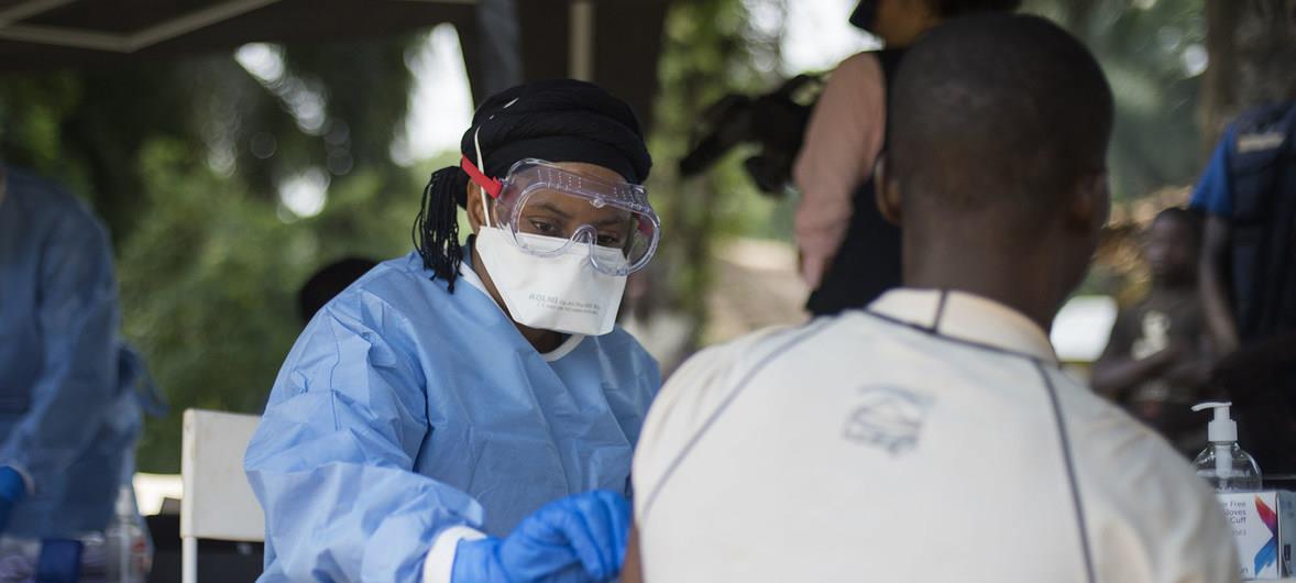 حملة تطعيم ضد إيبولا