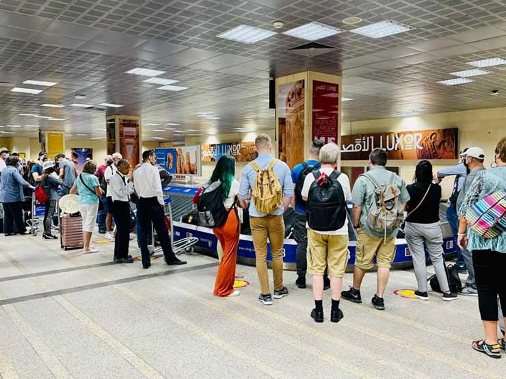 إلغاء كافة قيود السفر إلى مصر للأجانب والمصريين