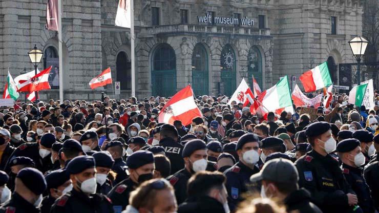 احتجاجات ضد قيود كورونا في أوروبا