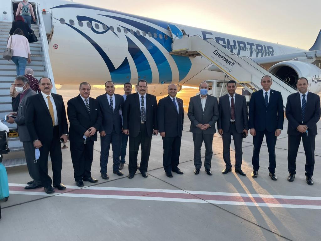 وزير الطيران يشكر العاملين في مطاري القاهرة والأقص