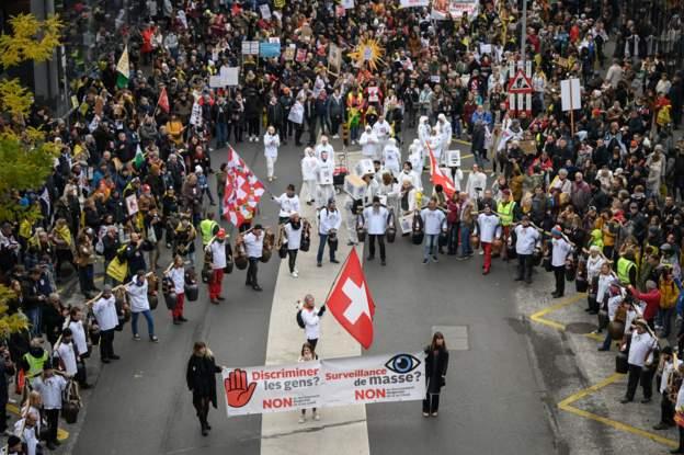 استفتاء في سويسرا حول إلغاء شهادات التلقيح  