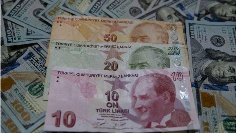 سجلت الليرة التركية تراجعا جديدا أمام الدولار الأم