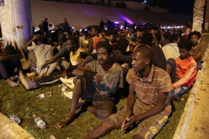 مهاجرون أوقفتهم قوات الأمن الليبية بعد محاولة فرار