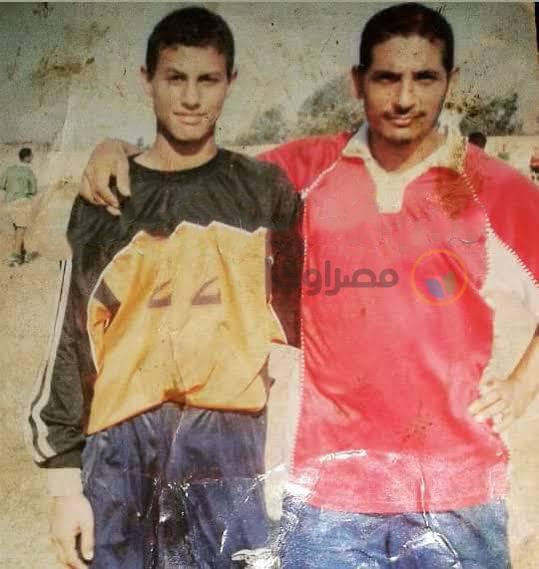 محمد الشناوي مع مدربه السابق بنادي الحامول علي عثم