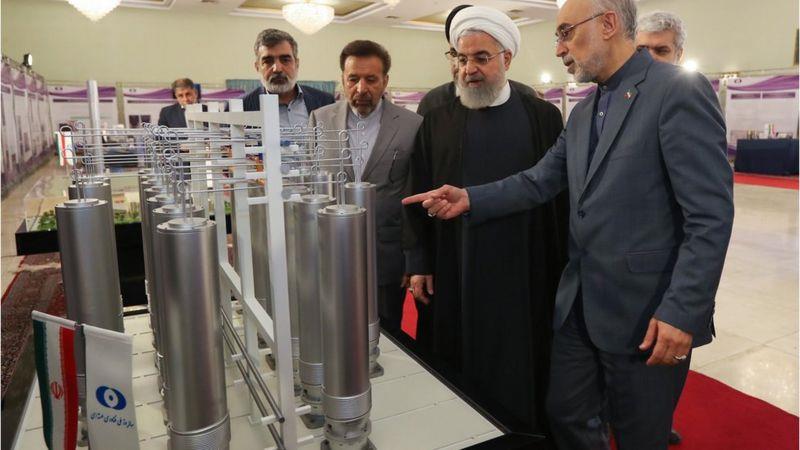 الرئيس روحاني مع علي أكبر صالحي رئيس منظمة التكنول