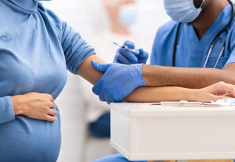 تطعيم النساء الحوامل ضد كورونا