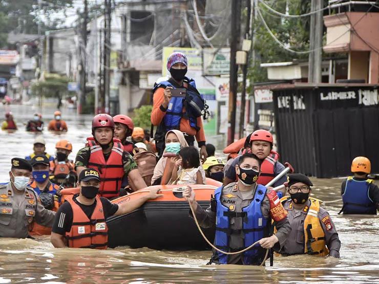 الفيضانات تشل العاصمة الإندونيسية