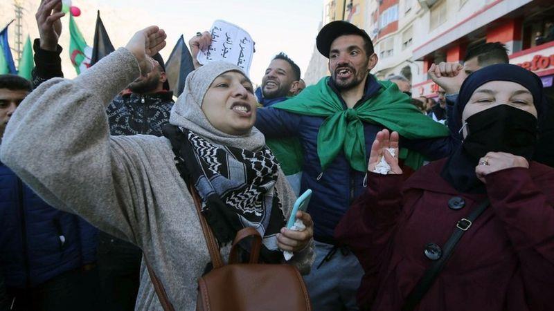 احتشد الآف المحتجين في بلدة خراطة يوم الثلاثاء