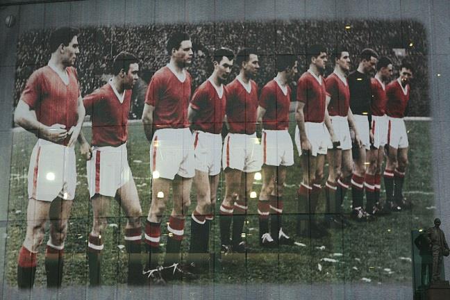 busby-babes-manchester-united-mural_1an6gcx5pmvm81