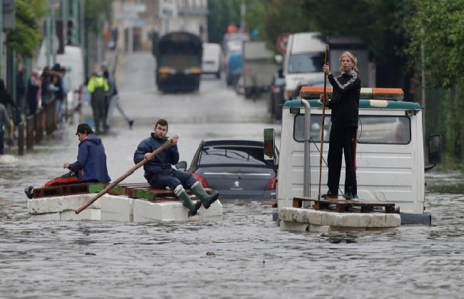 الفيضانات تثير القلق في فرنسا بعد توقعات بهطول أمط
