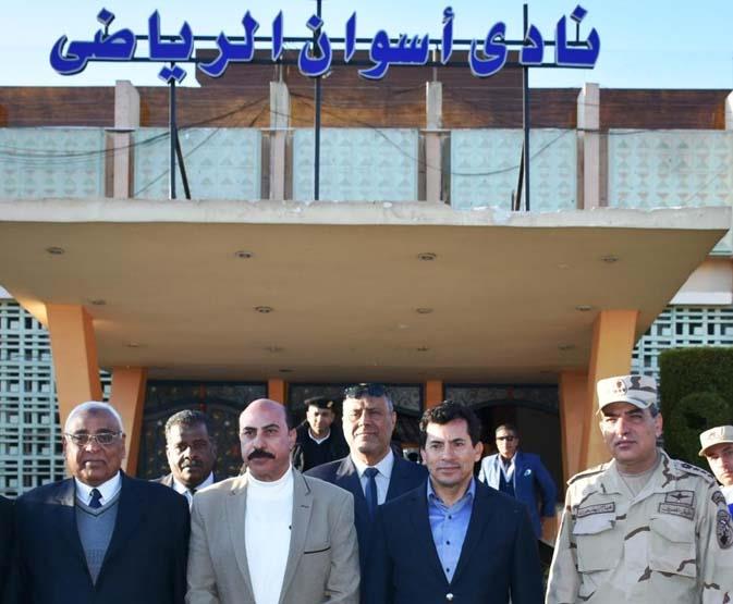 صورة أرشيفية لزيارة وزير الشباب والمحافظ لنادى أسو