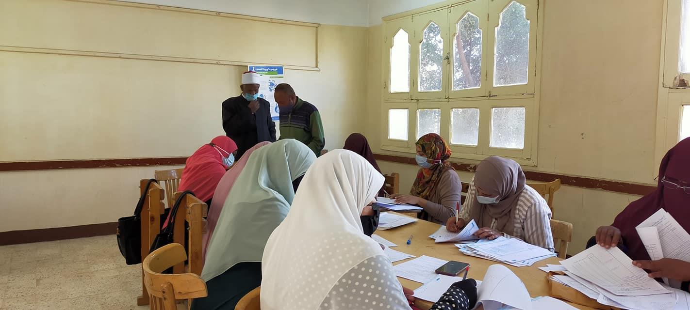 وكيل أزهر اسوان يتفقد اعمال التصحيح