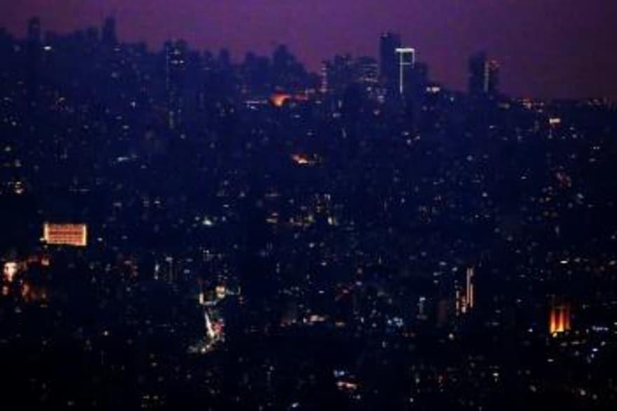 بيروت غارقة في الظلام في خضمّ أسوأ أزمة اقتصادية م