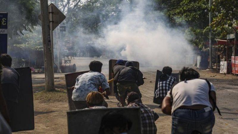 احتجاجات واشتباكات في ميانمار
