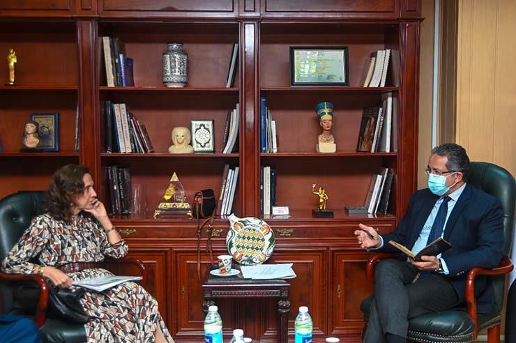وزير السياحة يلتقي سفيرة كولومبيا بالقاهرة